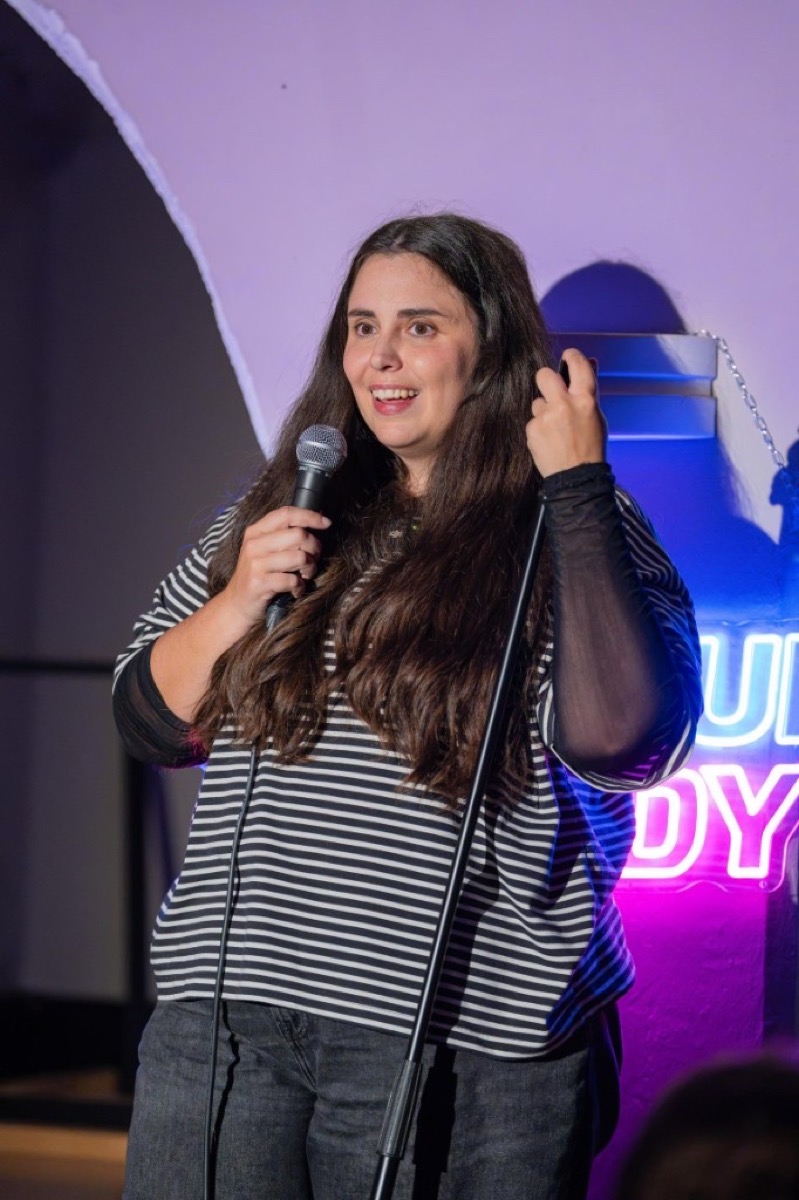 Anna Richter – Moderatorin bei Steh auf Comedy